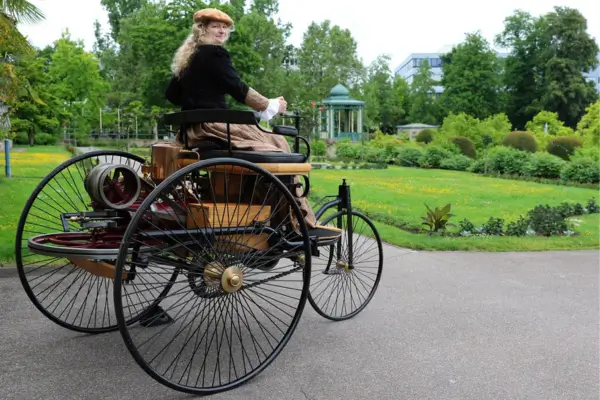 A História do Primeiro Carro do Mundo